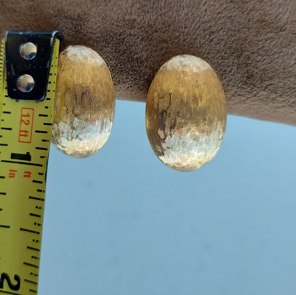 SOLD Monet Vintage Clip On Earrings Brushed Gold Oval Chunky Matte Signed - Picture 4 of 6